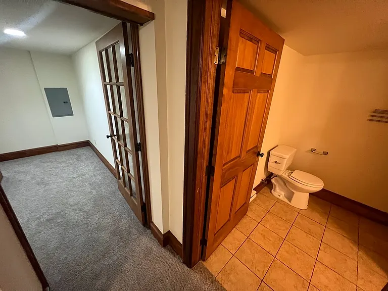 609 E Gorham St #G102 — Photo 11