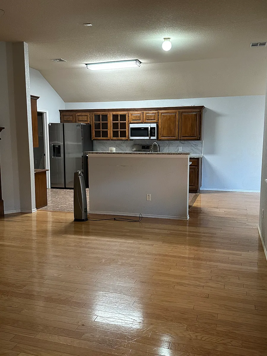 Building Photo - 214 Mountain Oaks Dr