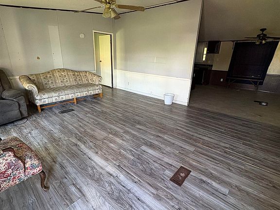 3rd image of 9949 King Arthur Ave