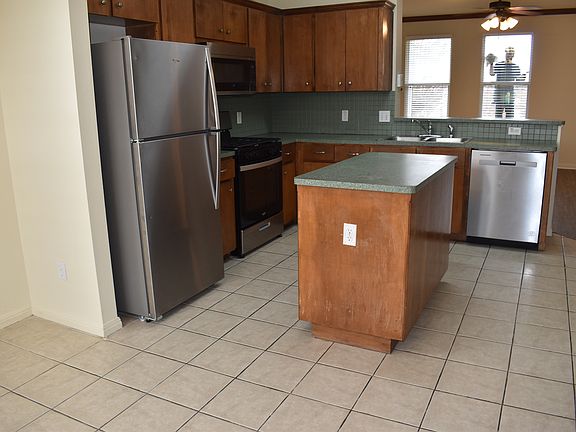 2nd image of 2215 Dry Creek Dr #516