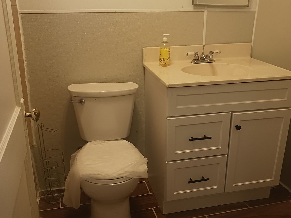 2nd image of 3528 Kensington Ave #1R