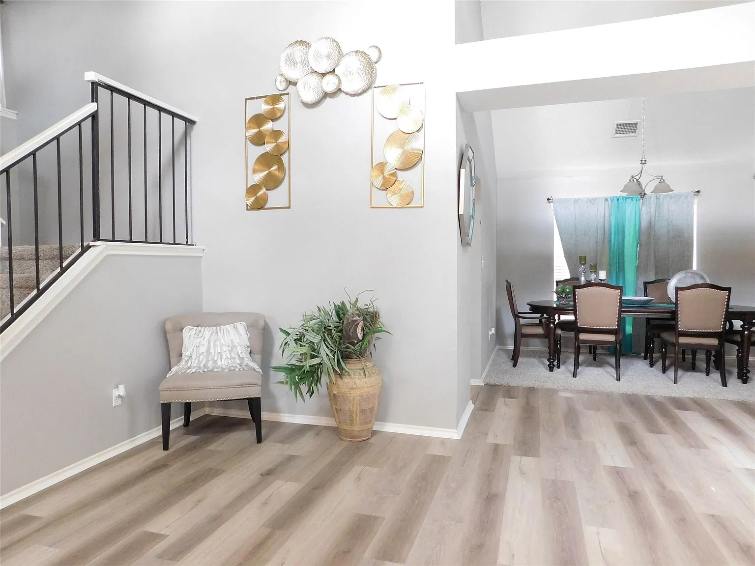 3 bed, 2.5 bath, 2173 sqft, $2,300 — Photo 2