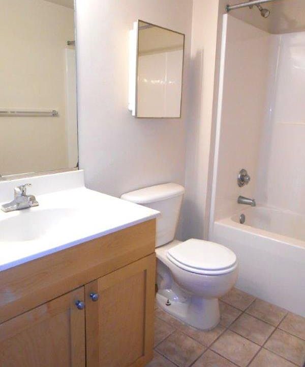 2nd image of 1418 W Marshall St APT 161