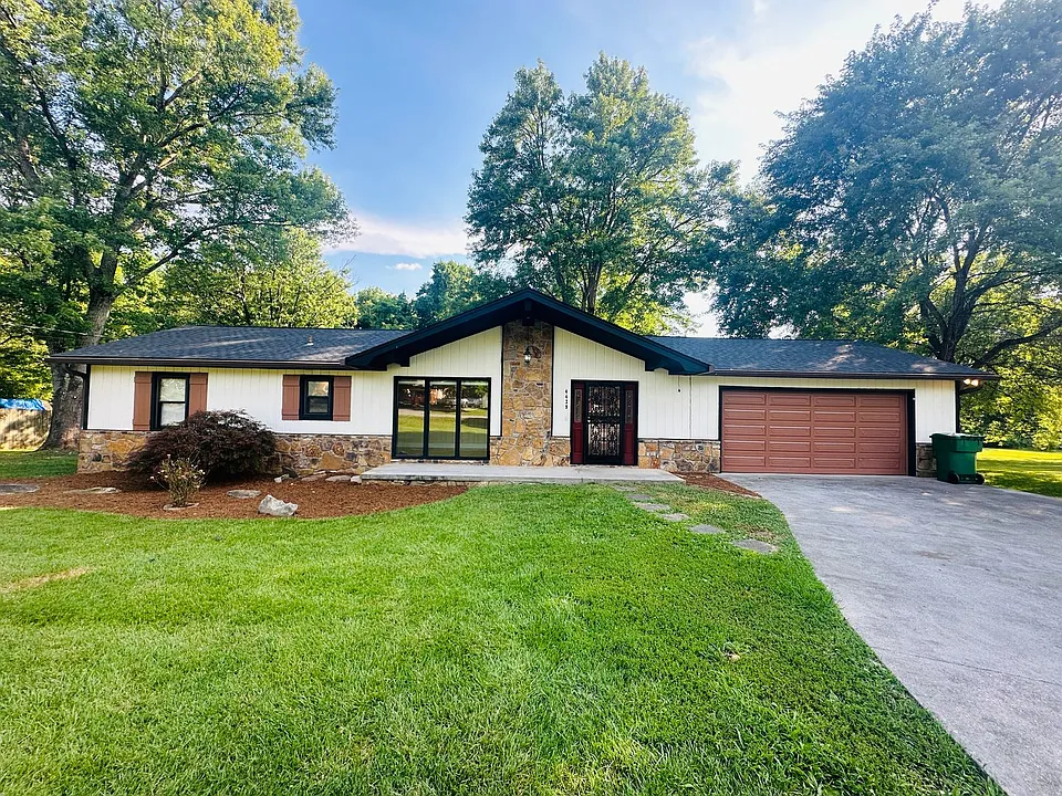 4429 Doris Cir