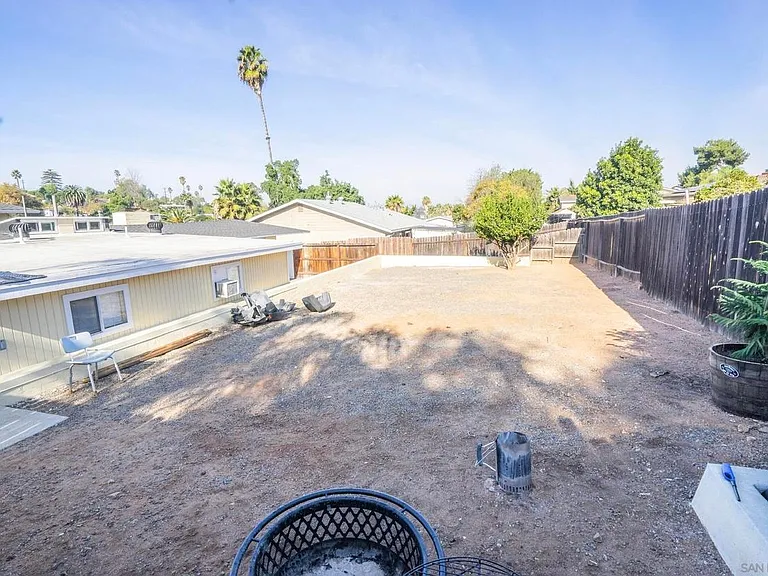 432 Civic Center Dr — Photo 10