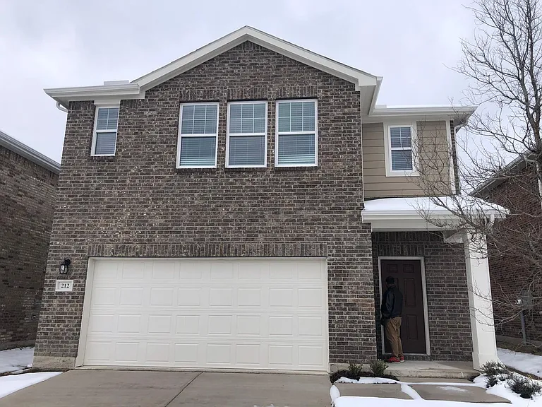 212 Savannah Way — Photo 1