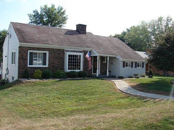 1st image of 126 Rand Ave