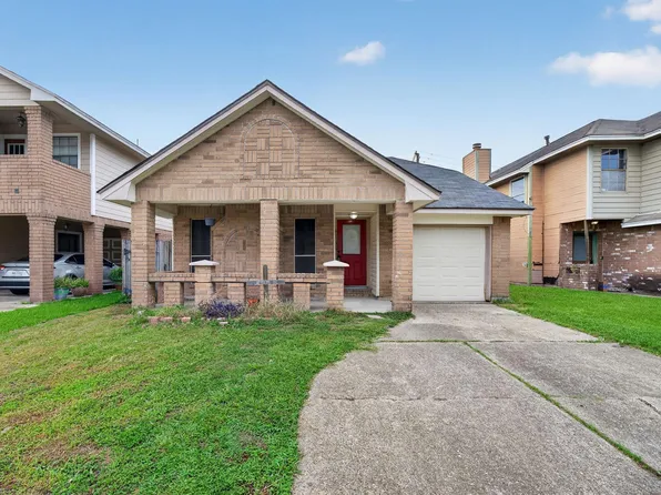 4735 Woodford St, Baytown, TX 77521