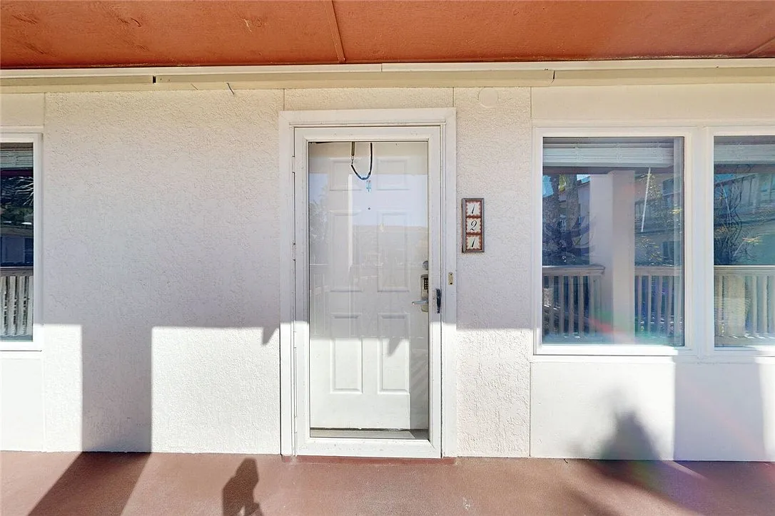 Building Photo - 15005 Windward Dr #121