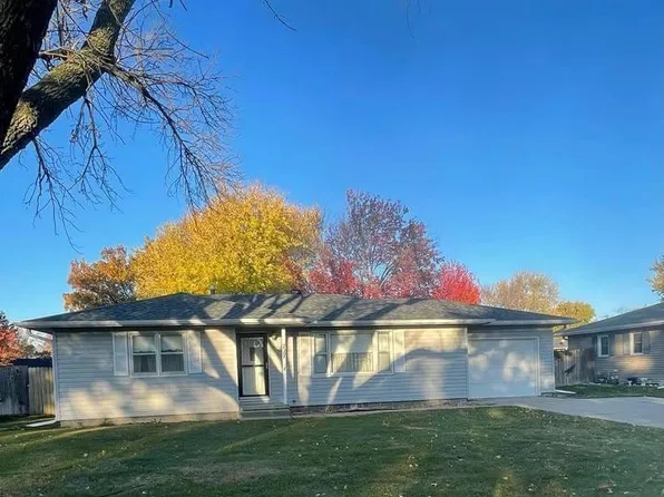 727 Glenwood Ave, Hastings, NE 68901