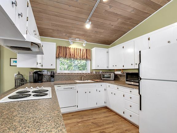 5th image of 7525 69th Ave NE