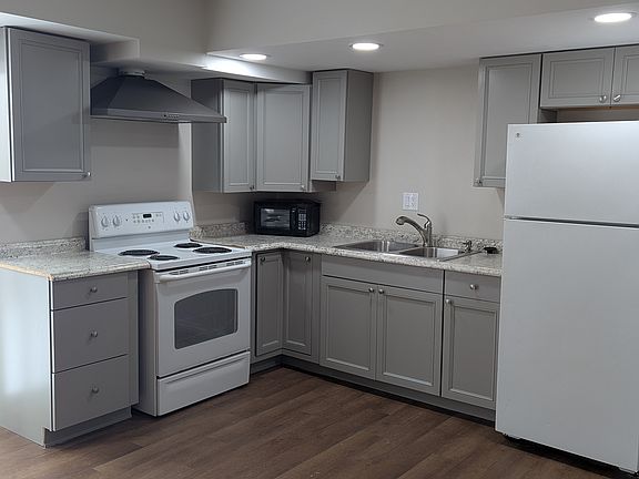 2nd image of 3403 Kenbrooke Ct #1