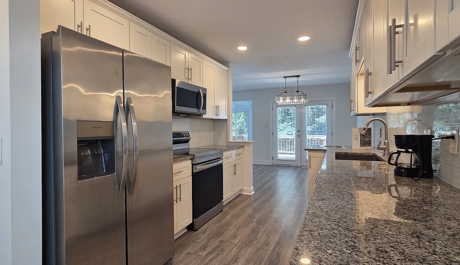 3 bed, 2385 sqft, $2,695 — Photo 2