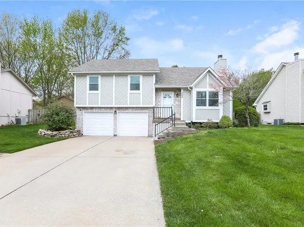 120 SE Topaz Dr, Lees Summit, MO 64063