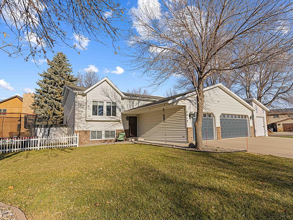 1st image of 2918 Village Green Dr