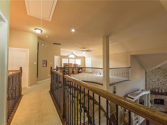 5th image of 506 Windward Dr
