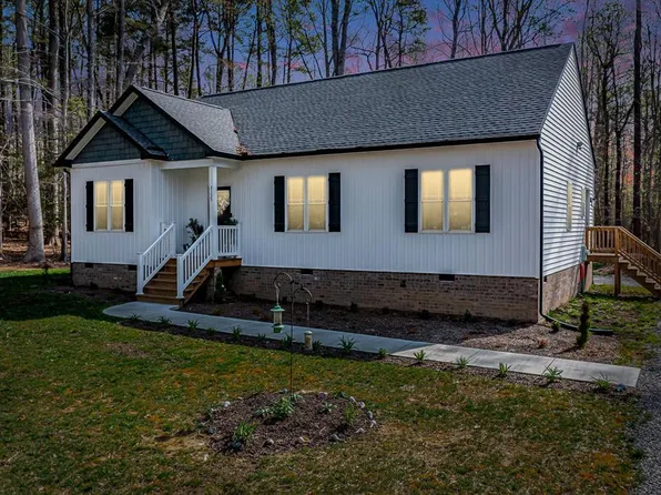 3135 Irvington Rd, Irvington, VA 22480