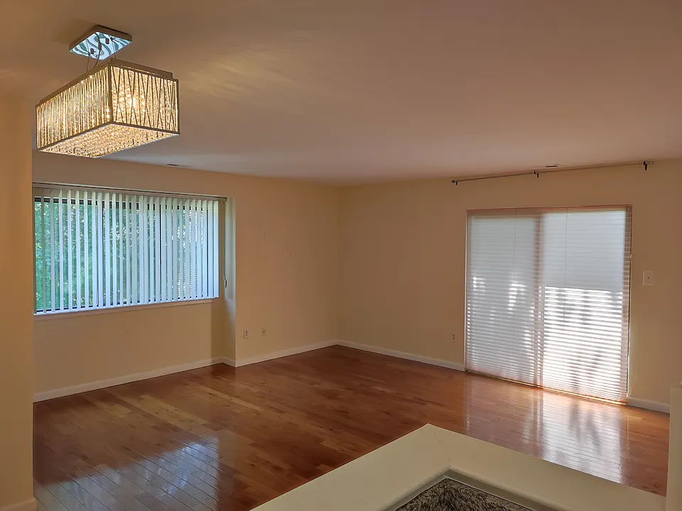 403 Lucas Ln