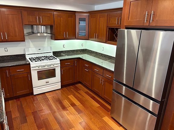 3rd image of 418 Monterey St