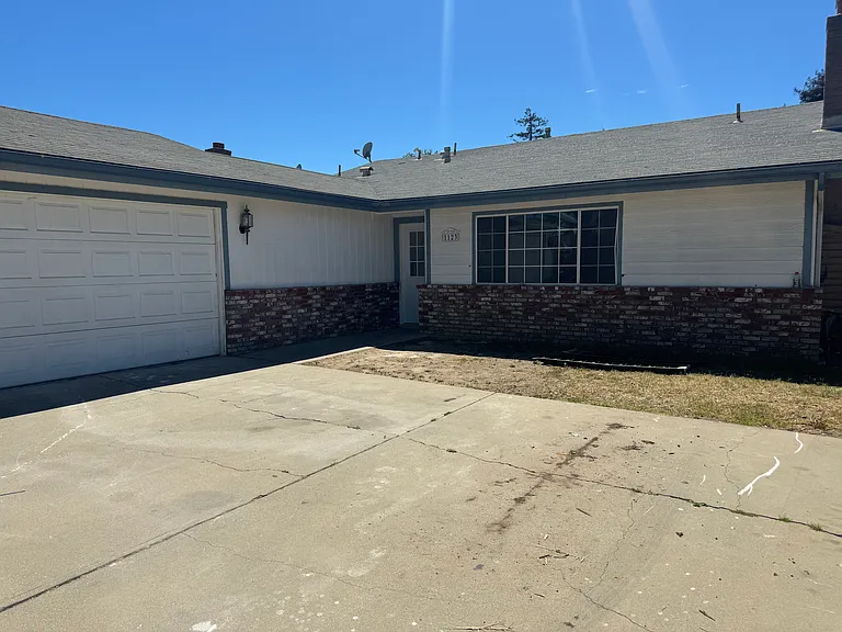 1123 Valerie St — Photo 14