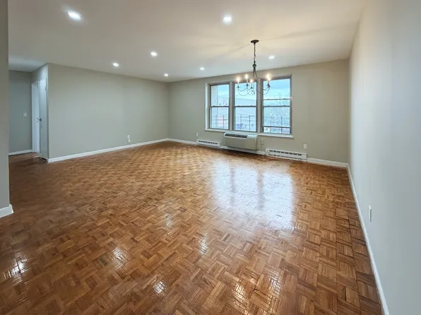 274 County Rd #3E, Tenafly, NJ 07670