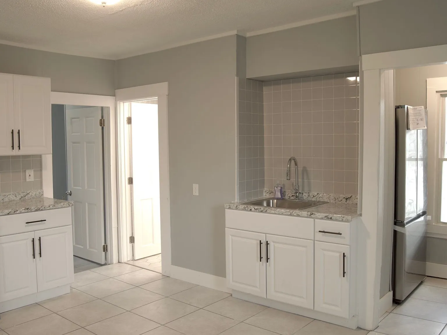 4 bed, 1024 sqft, $2,450 — Photo 2