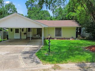 845 Singapore Dr, Wake Village, TX 75501