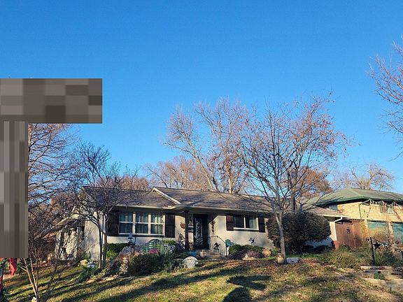 3rd image of 824 Downing Dr
