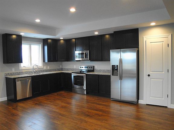 3rd image of 565 Tanzanite Dr