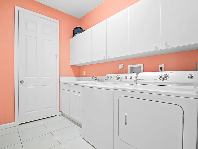1196 SE Fleming Way — Photo 32