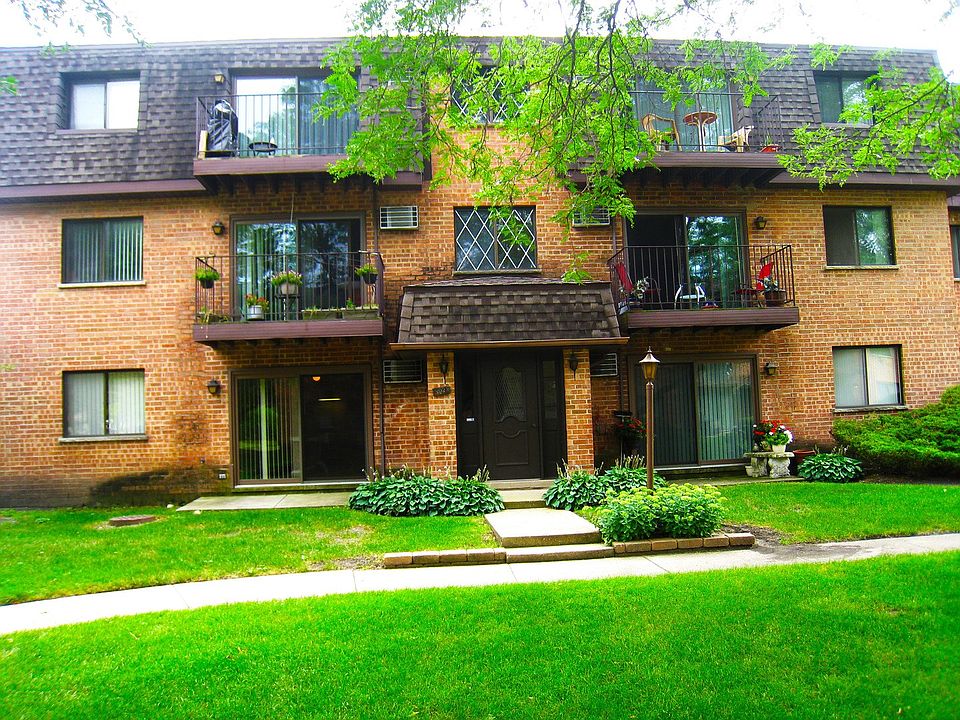 909 McKinley Ave Unit # 1A... This is a Ground Floor Rental...