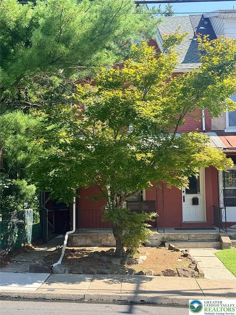 2 bed, 692 sqft, $1,950 — Photo 2