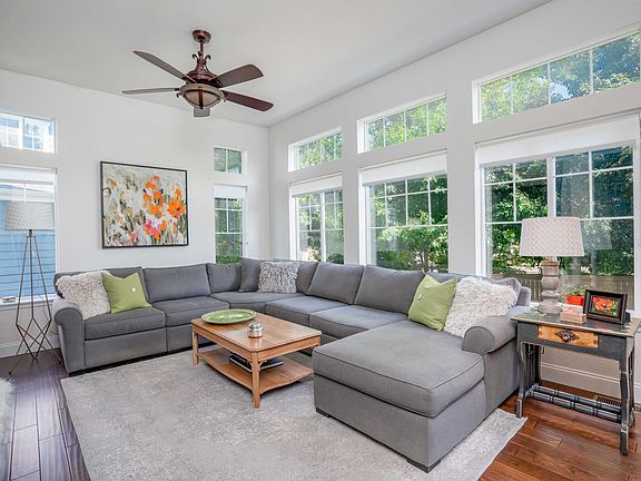 Living room (furnished sample)