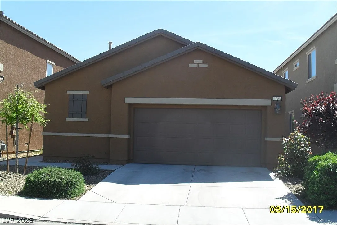 3 bed, 3.0 bath, 1532 sqft, $2,100 — Photo 1