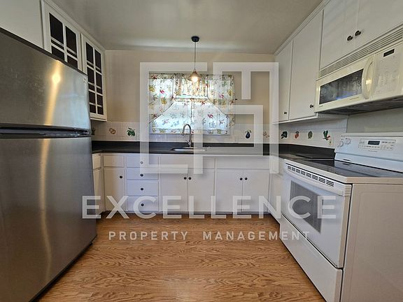 2nd image of 990 Elizabeth Dr