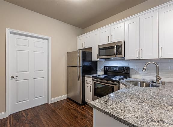 4th image of 1328 Underwood St #107