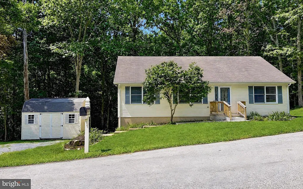3 bed, 2.0 bath, 1232 sqft, $2,200 — Photo 3