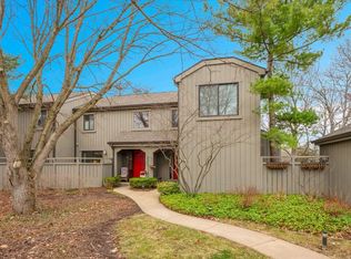 196 Shoreline Rd, Lake Barrington, IL 60010