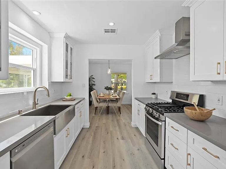 100 Eastern Ave — Photo 7