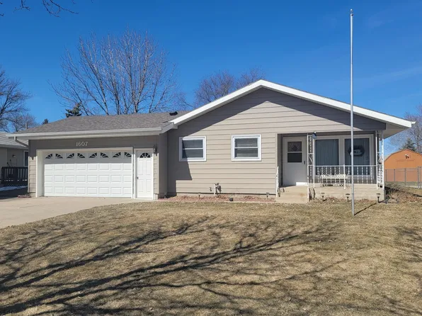 1607 12th Ave SE, Aberdeen, SD 57401