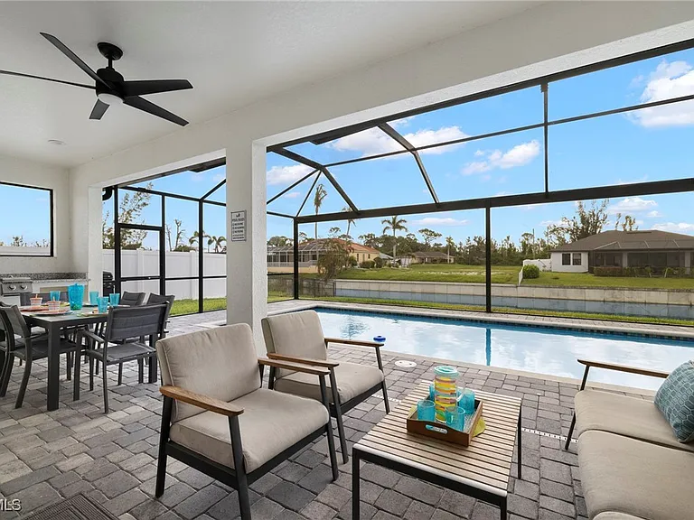 1137 SW 18th Ct — Photo 20