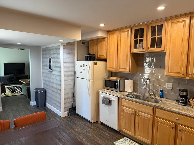 695 Victorian Ct #B — Photo 11