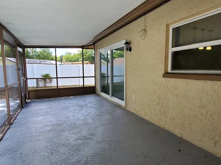 703 Regency Ct — Photo 12