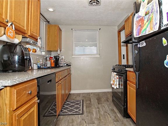 5th image of 170 Erieview Dr