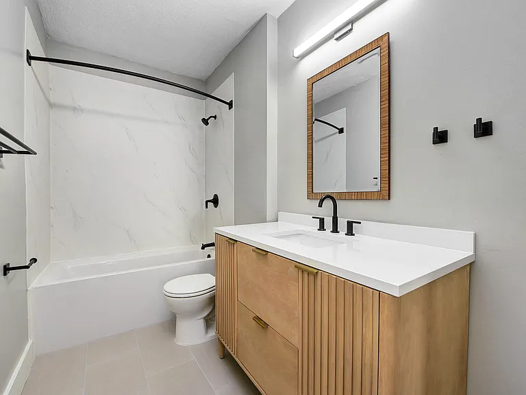 2485 W 7th St #4 — Photo 12