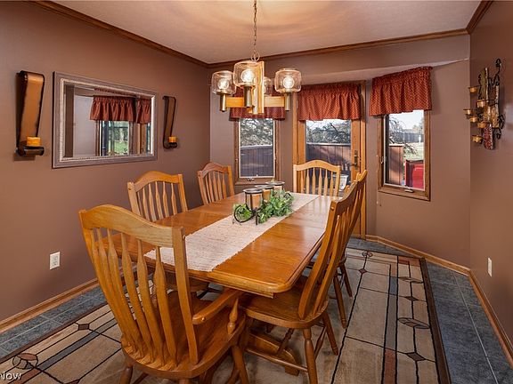 5th image of 3892 Oakridge Dr