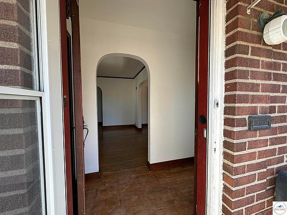 5th image of 404 S Main St