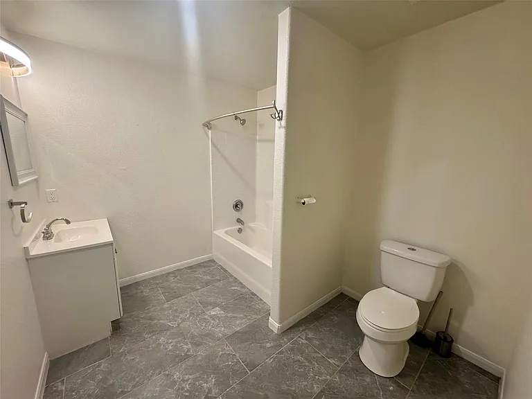 513 W China St #B — Photo 14