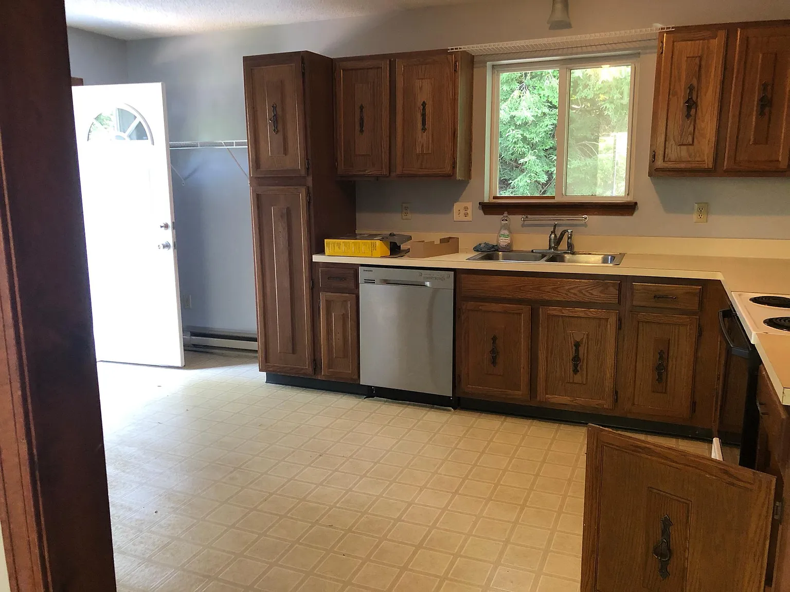 3 bed, 1250 sqft, $1,950 — Photo 4