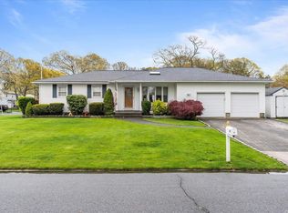 67 Alder Ln, Shirley, NY 11967